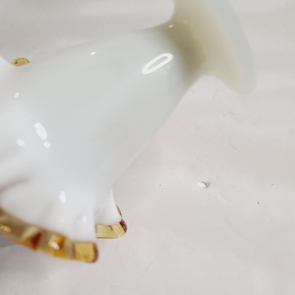 Vintage MCM Fenton Milk Glass Amber Gold Crest Ruffled Pedestal Vase - Picture 9 of 13